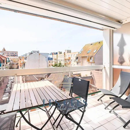 Greenwich Apartment *